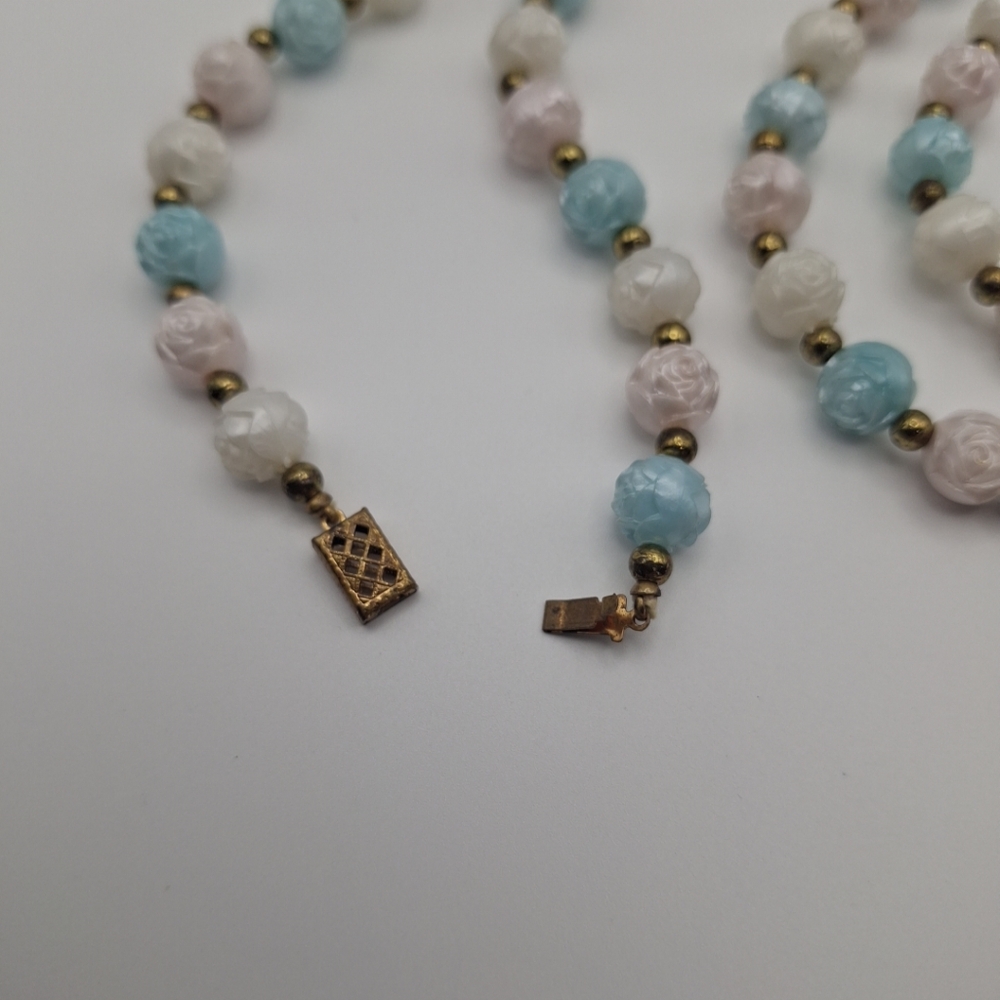 Vtg Blue White Pink Flower Beaded Necklace W/Gold Tone Beads & Box Clasp 52" - Picture 6 of 9